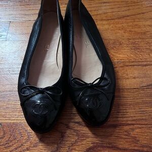 Chanel classic calfskin and patent leather ballet flats size 38